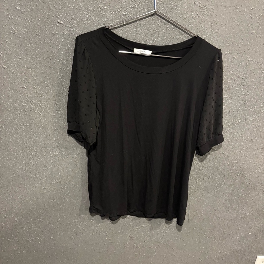 Beacon Apparel Chic Black Short Sleeve Women's Top